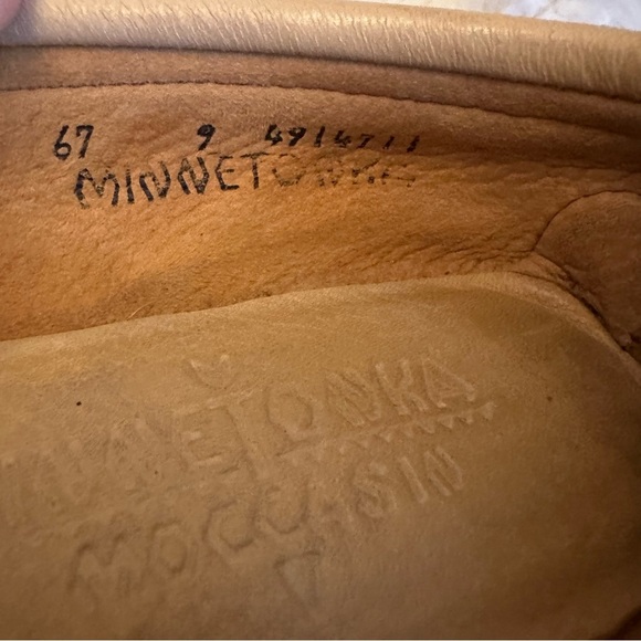 Minnetonka Tan Moccasins with Fringe Detailing - Picture 7 of 8